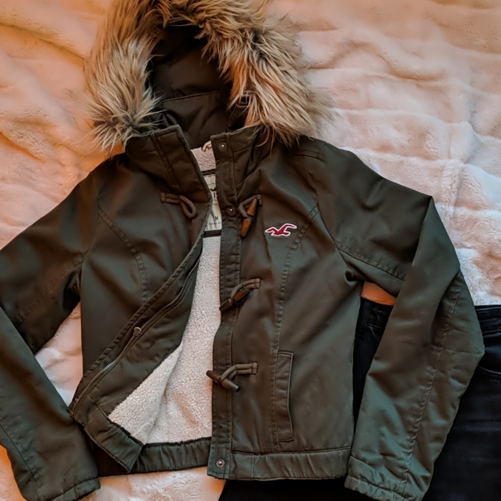 Hollister fur lined hood cropped jacket